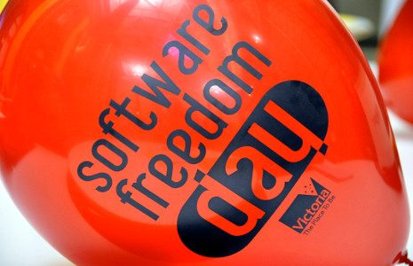 A red balloon printed with the Software Freedom Day logo.